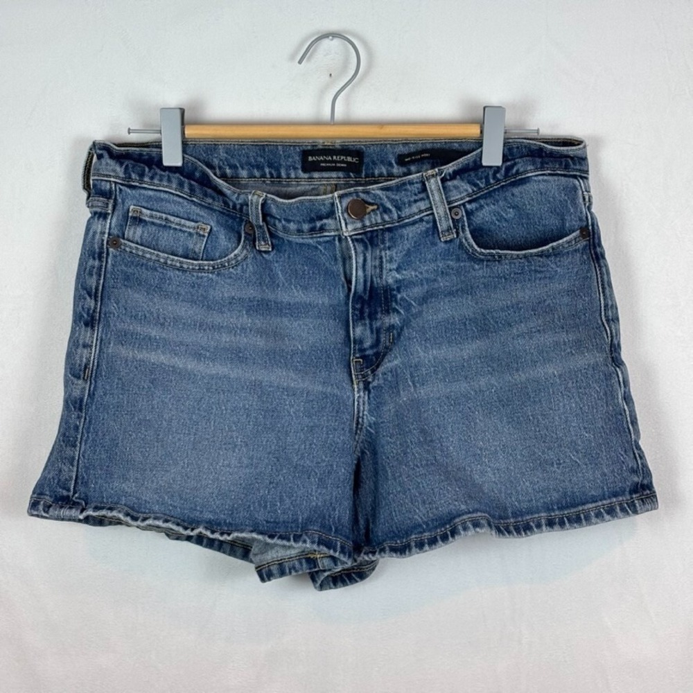 Banana Republic Womens mid-rise medium wash Denim‎ Shorts Size 31 Classic Casual
